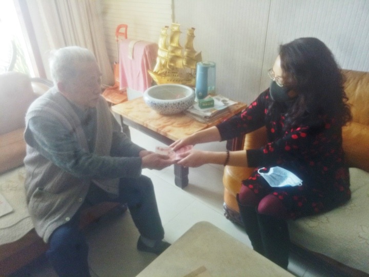 热诚写大爱，质朴映赤心