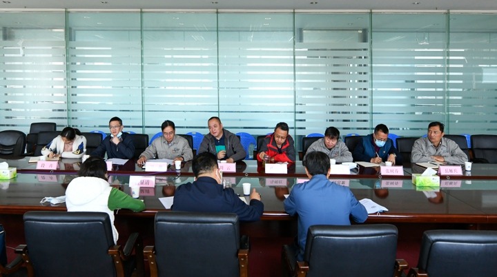 省属国有企业专职外部董事寸延峰、、、伍显清一行到先锋化工调研