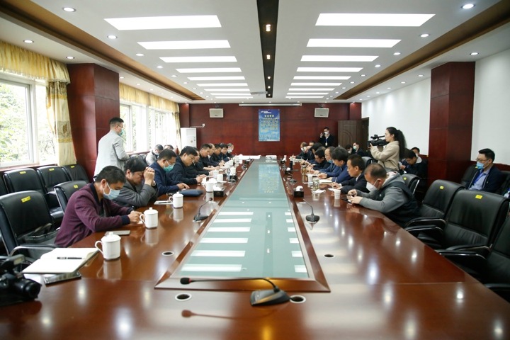 云南煤矿清静监察局党组书记、、局长贺德安带队深入威信煤炭公司调研