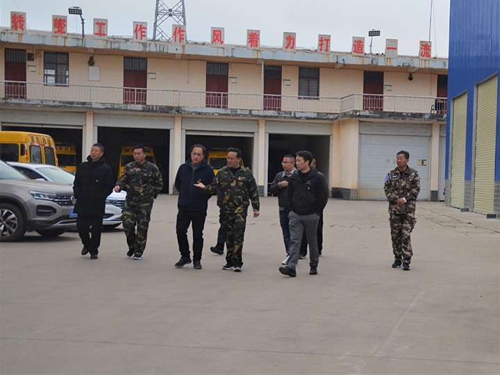 集团党委委员、、、副总司理张清到东源救援大队检查指导事情