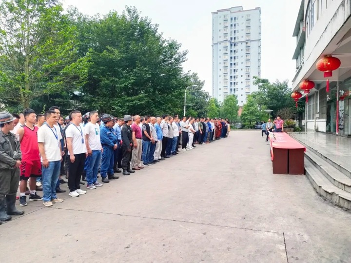 威信煤炭公司组织开展“清静生产月”系列活动之——清静生产主题签字活动