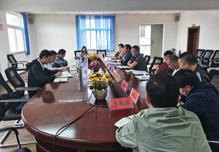 云煤集团专职外部董事寸延峰、、孔君赴云南源能矿山建设有限公司调研