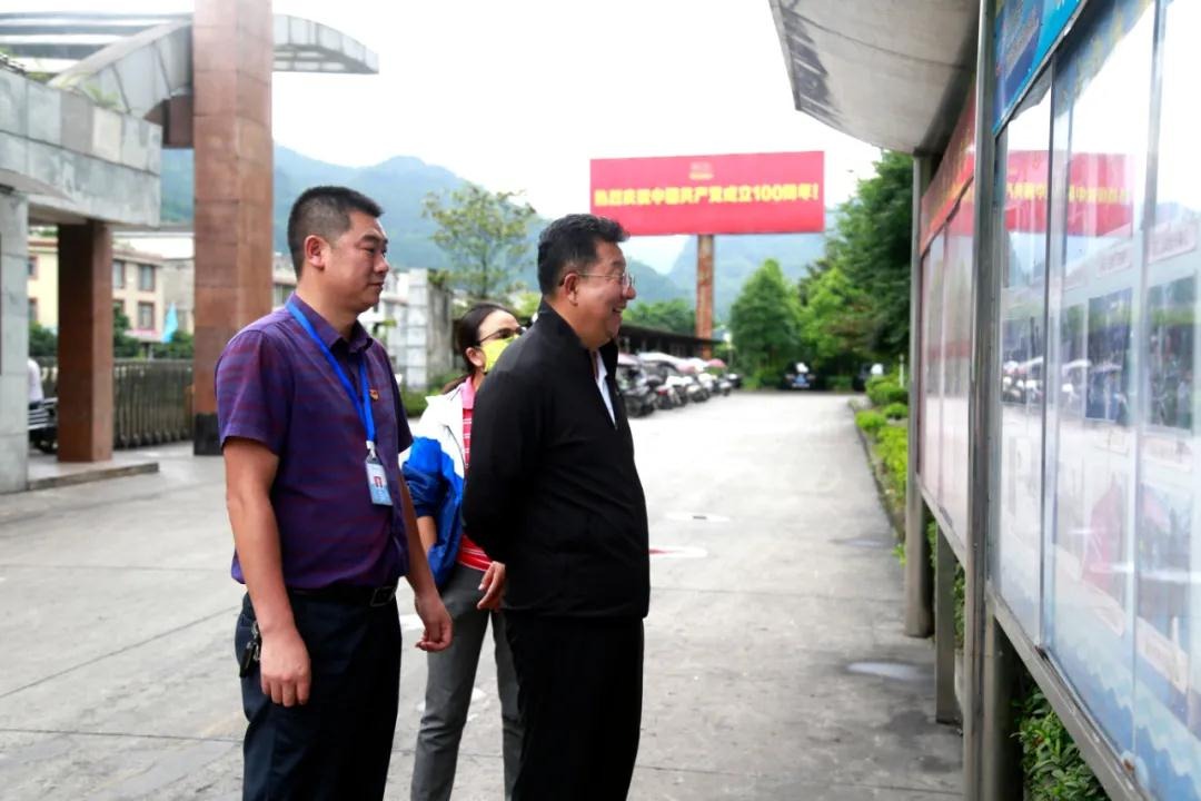 云煤集团专职外部董事寸延峰、、、伍显清、、、孔君一行赴威信煤炭公司调研