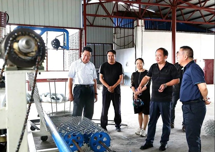 集团专职外部董事寸延峰、、孔君到一平浪煤矿开展事情调研