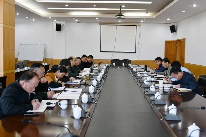 集团党委副书记、、、总司理高建嵩一行到云维集团督导调研