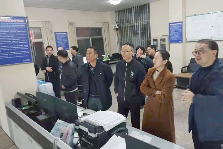 集团党委委员、财务总监莫晓丹一行赴陆东煤矿开展党建、生产谋划事情调研