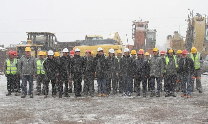 云煤（太阳集团城网站2018）集团党委副书记、总司理高建嵩到先锋煤业公司慰问一线生产职员