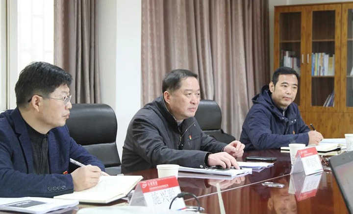 云煤（太阳集团城网站2018）集团党委委员、、纪委书记覃崇辉到煤炭机电试验所开展春节送温暖慰问活动