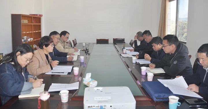 曲靖市麒麟区财务局、、税务局一行到云南陆东煤矿有限公司调研指导事情
