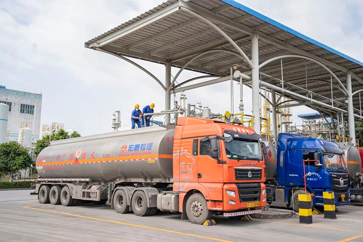 【简讯】解化分公司首车甲醇产品出口缅甸、、曲煤焦化大为制焦公司召开降本增效专题会、、后所煤矿公司取得矿用装备磨练、、装置及刷新资质