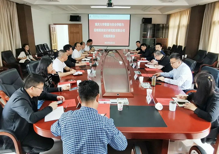 【简讯】重庆大学到昆明煤炭设计研究院交流座谈、、先锋煤业105吨级矿用宽体自卸车加入交付、、后所煤矿团委开展“清静隐患”大排查