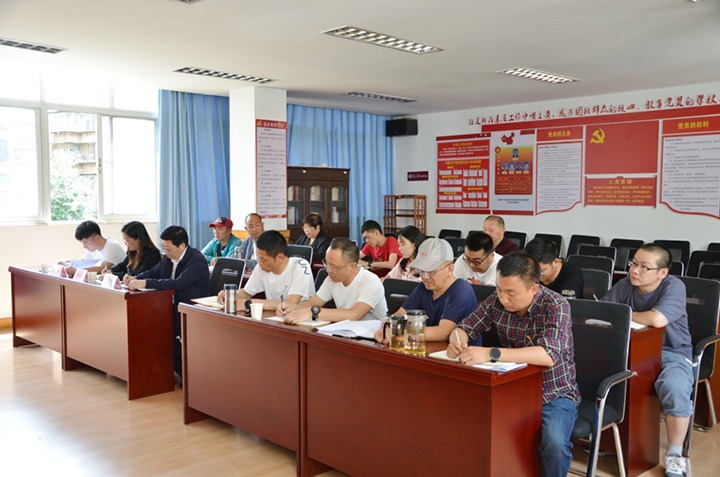 集团党委委员、、、副总司理施从伟到挂钩联系的云南省石油化工压力容器检测站党支部宣讲十九届六中全会精神