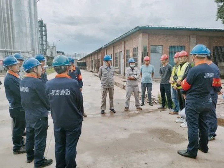 【简讯】解化分公司15万吨复肥客栈扩建项目验收及格、、、观音山驻矿中队通过矿山救护队标准化检查审核、、、石化供销公司开展植树活动