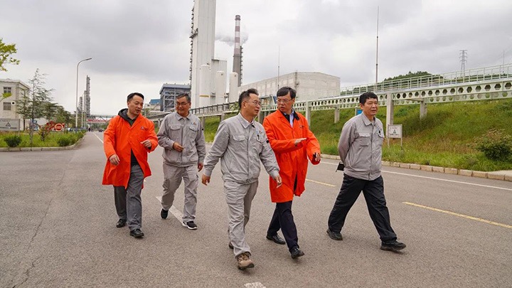 集团党委副书记、副董事长、总司理高建嵩督导检查先锋化工清静生产事情