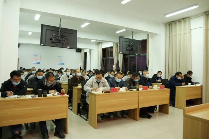 云煤（太阳集团城网站2018）集团党委委员、、副总司理施从伟到镇雄煤业宣讲党的二十大精神