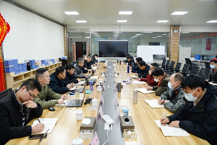 国家矿山清静监察局重庆局党组成员、、一级巡视员唐其武一行到恩洪煤业公司开展督导帮扶