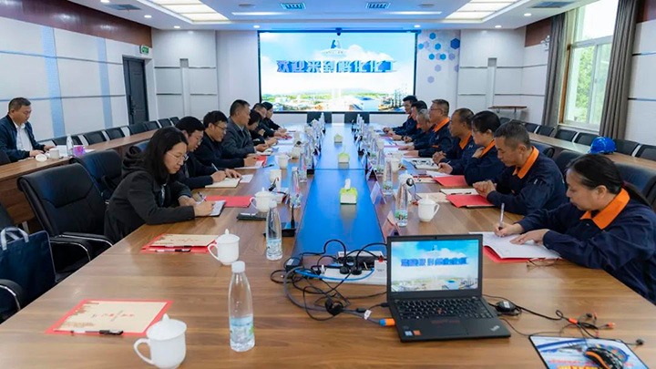 红河州政协副主席、、州工商联主席李满一行到解化化工分公司开展专题调研