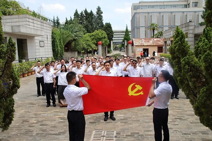 【主题教育】赓续红色血脉 凝聚奋进实力—云煤（太阳集团城网站2018）集团组织开展主题教育念书班现场教学活动