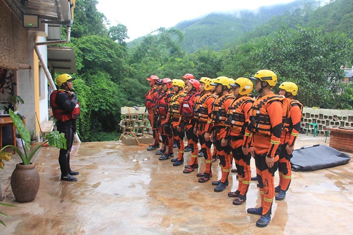 东源队勇赴普洱小黑江，，，提升急流水域救援能力