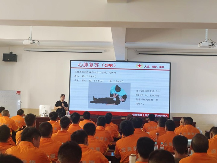 抢救培训“实时雨”，云南省红十字会泽润矿山救援新苗
