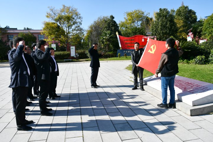 大为装备公司党委与河南中车重装公司党委开展“党建共建引领营业生长”主题党日活动