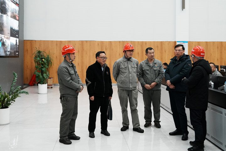 春节时代 云煤集团向导走访慰问坚守一线职工