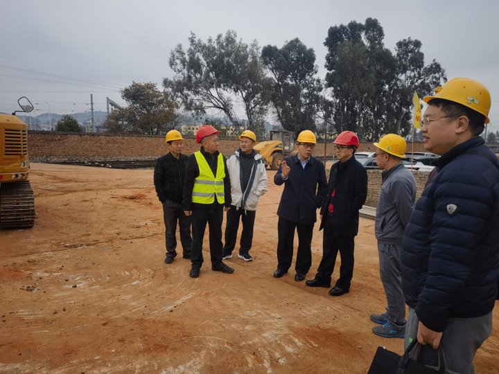 云煤集团党委委员、副总司理、总工程师施从伟到恒通煤业公司举行调研督导