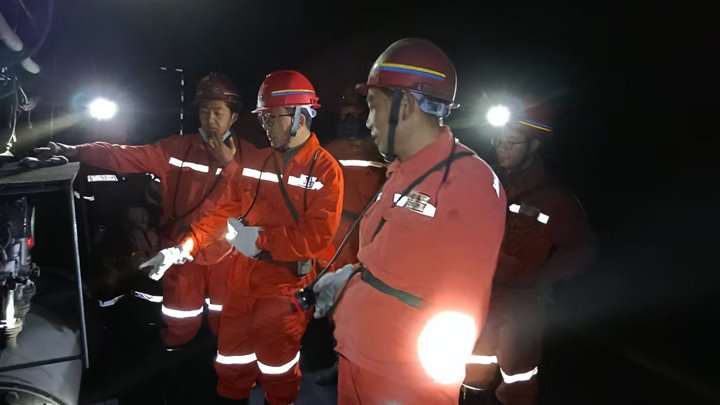 云煤集团党委委员、、、副总司理、、、总工程师施从伟到罗平东城煤矿公司开展清静生产督导事情