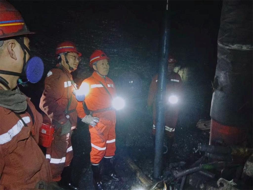 国家矿山清静监察局云南局党组成员、、总工程师陈涌泉到云南东源罗平东城煤矿有限公司检查指导事情